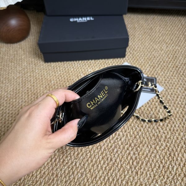 31 Nano Chain Shoulder Hand Bag AP3656 Leather Black/White - Image 6