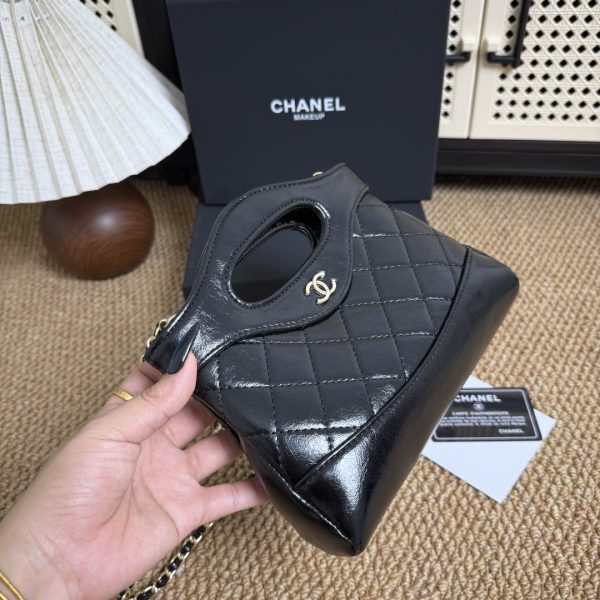 31 Nano Chain Shoulder Hand Bag AP3656 Leather Black/White - Image 8