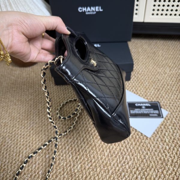31 Nano Chain Shoulder Hand Bag AP3656 Leather Black/White - Image 9
