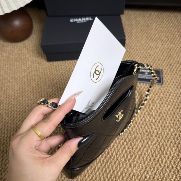 31 Nano Chain Shoulder Hand Bag AP3656 Leather Black/White - Image 11
