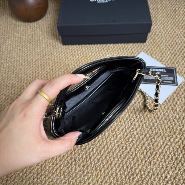 31 Nano Chain Shoulder Hand Bag AP3656 Leather Black/White - Image 12
