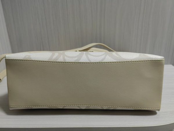 Laurel Leather Shoulder Bag White CBH87 - Image 4