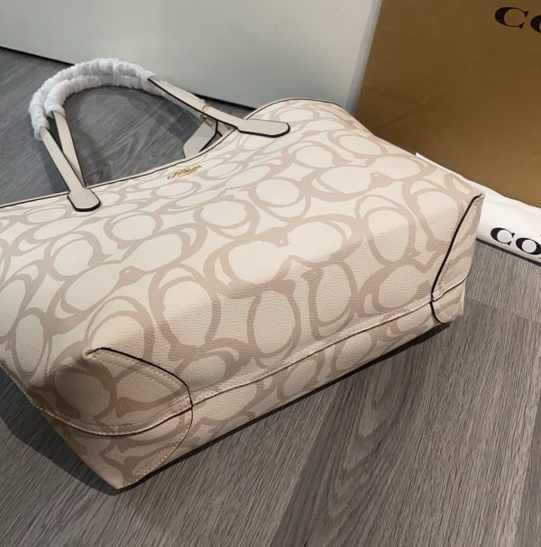 Tote Bag In Sketch Signature Canvas Ivory CBH89 - Image 4