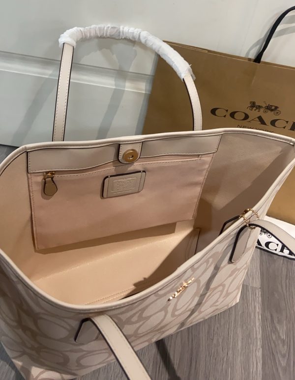 Tote Bag In Sketch Signature Canvas Ivory CBH89 - Image 7