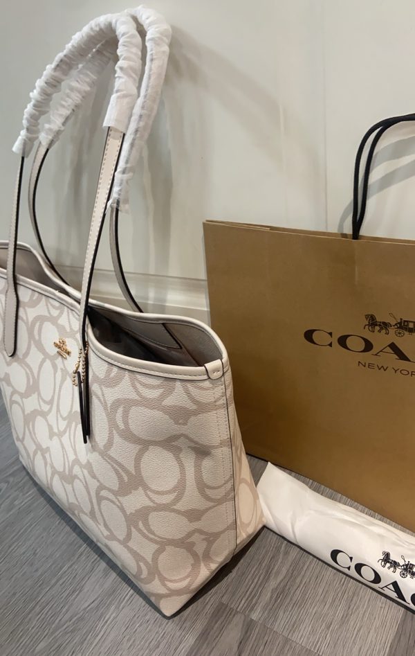 Tote Bag In Sketch Signature Canvas Ivory CBH89 - Image 9