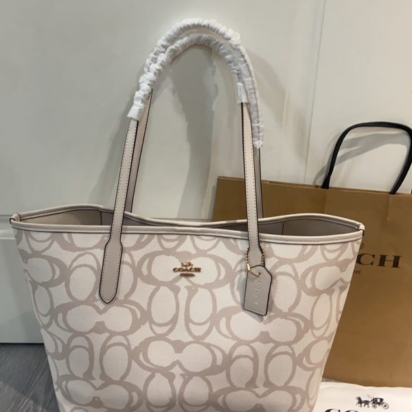 Tote Bag In Sketch Signature Canvas Ivory CBH89