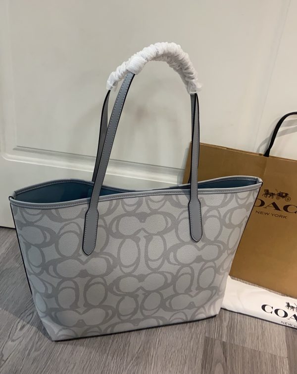 Tote Bag In Sketch Signature Canvas Ice Blue CBH89 - Image 4