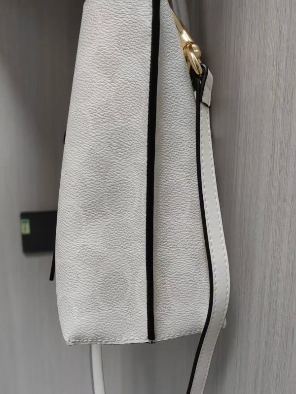 Mollie Tote Bag 25 Signature Canvas White CBJ87 - Image 7