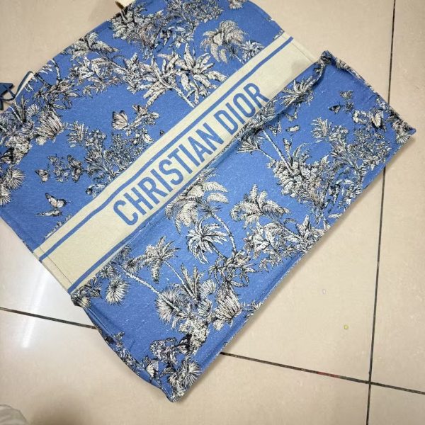 Brand New Print Gorgeous Palm Trees And Butterflies Tote Bag - Image 3