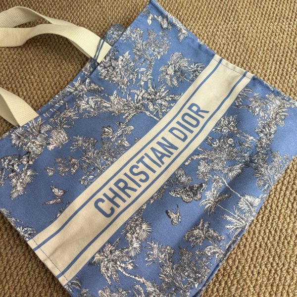 Brand New Print Gorgeous Palm Trees And Butterflies Tote Bag - Image 6
