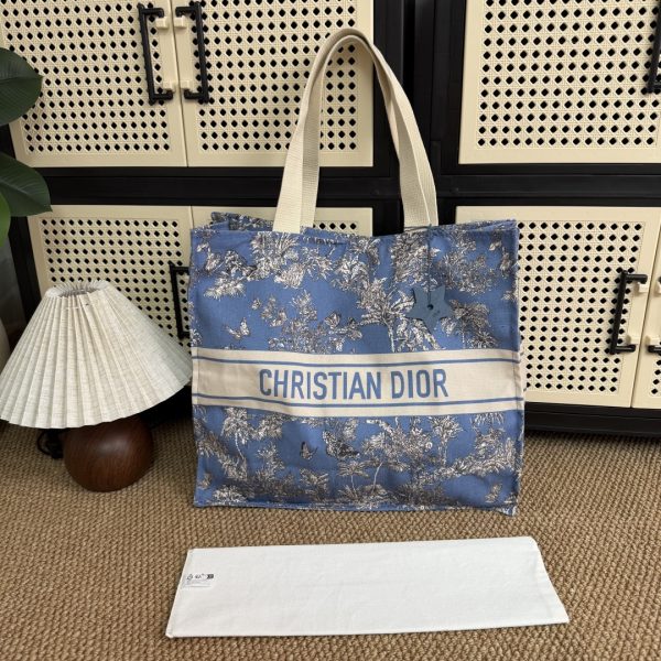 Brand New Print Gorgeous Palm Trees And Butterflies Tote Bag - Image 7