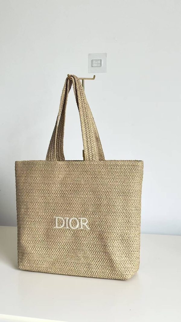 Large Capacity Lightweight Causal Woven Straw Tote Bag - Image 3