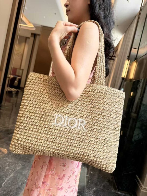 Large Capacity Lightweight Causal Woven Straw Tote Bag - Image 5