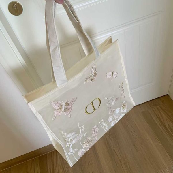 Butterfly Tote Mesh Makeup Bag Embroidered  Storage Bag - Image 3