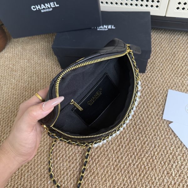 24A Pearl Chain Waist Bag - Image 6