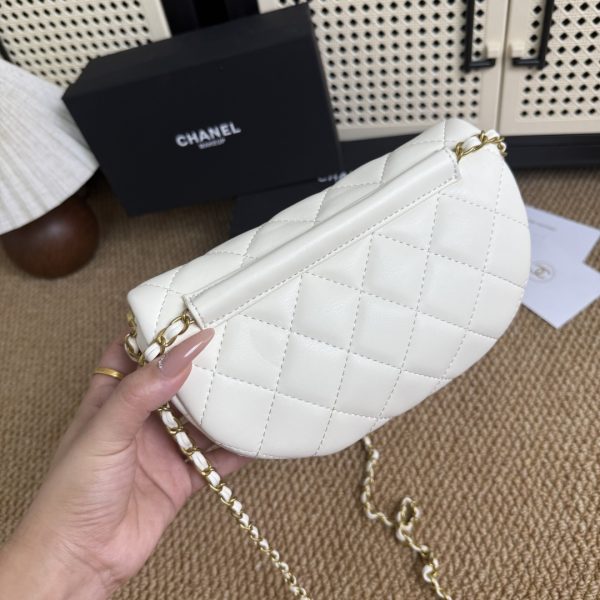 24A Pearl Chain Waist Bag - Image 12